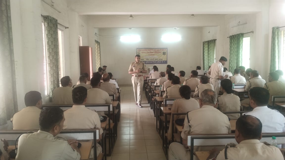 पुलिस लाइन कोरबा में विवेचकों हेतु व्यवहार-कुशलता एवं संवेदनशीलता पर विशेष प्रशिक्षण का आयोजन पुलिस लाइन कोरबा में विवेचकों हेतु व्यवहार-कुशलता एवं संवेदनशीलता पर विशेष प्रशिक्षण का आयोजन