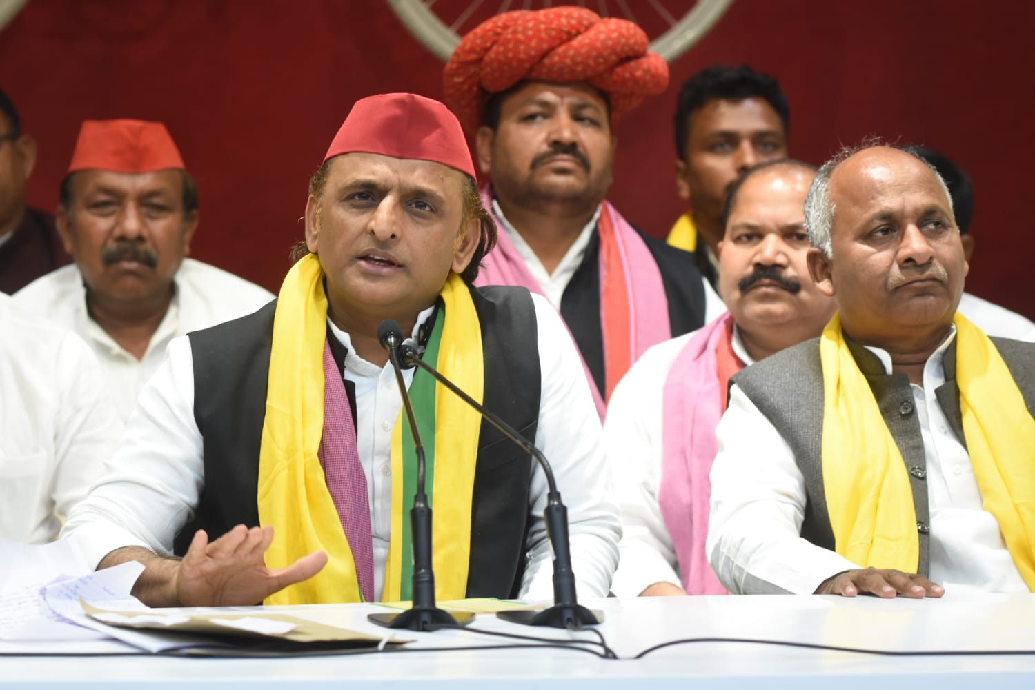 सपा के राष्ट्रीय अध्यक्ष अखिलेश यादव बाेलते हुए सपा के राष्ट्रीय अध्यक्ष अखिलेश यादव बाेलते हुए