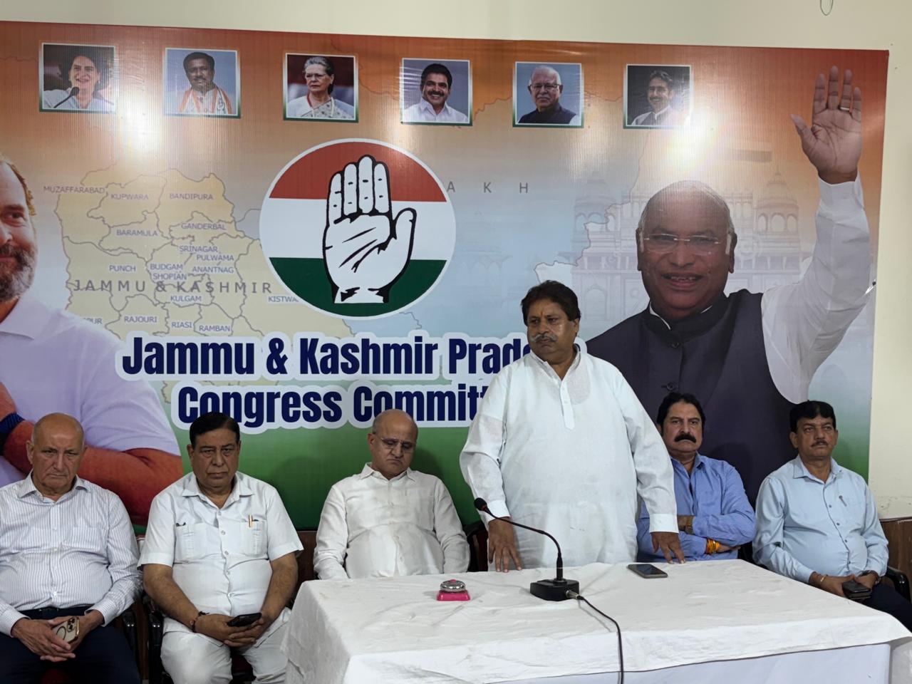 जेकेपीसीसी ने जाति जनगणना की मांग पर जीत के लिए राहुल गांधी और कांग्रेस नेतृत्व की सराहना की जेकेपीसीसी ने जाति जनगणना की मांग पर जीत के लिए राहुल गांधी और कांग्रेस नेतृत्व की सराहना की