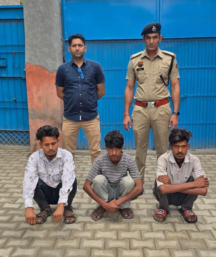 पुलिस हिरासत में चोरी के आरोपी पुलिस हिरासत में चोरी के आरोपी