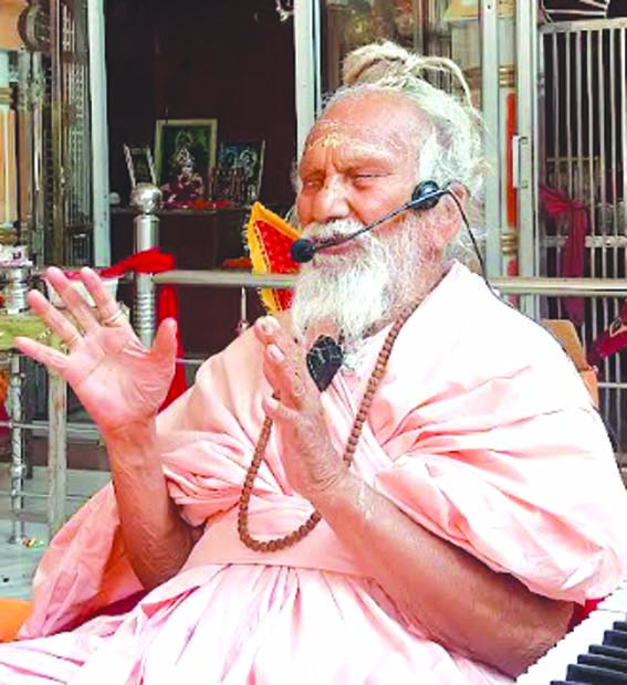 सम्बोधित करते स्वामी विज्ञानानंद सम्बोधित करते स्वामी विज्ञानानंद