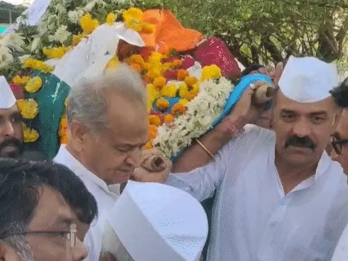 पूर्व केन्द्रीय मंत्री डॉ. गिरिजा व्यास की देह पंचतत्व में विलीन पूर्व केन्द्रीय मंत्री डॉ. गिरिजा व्यास की देह पंचतत्व में विलीन
