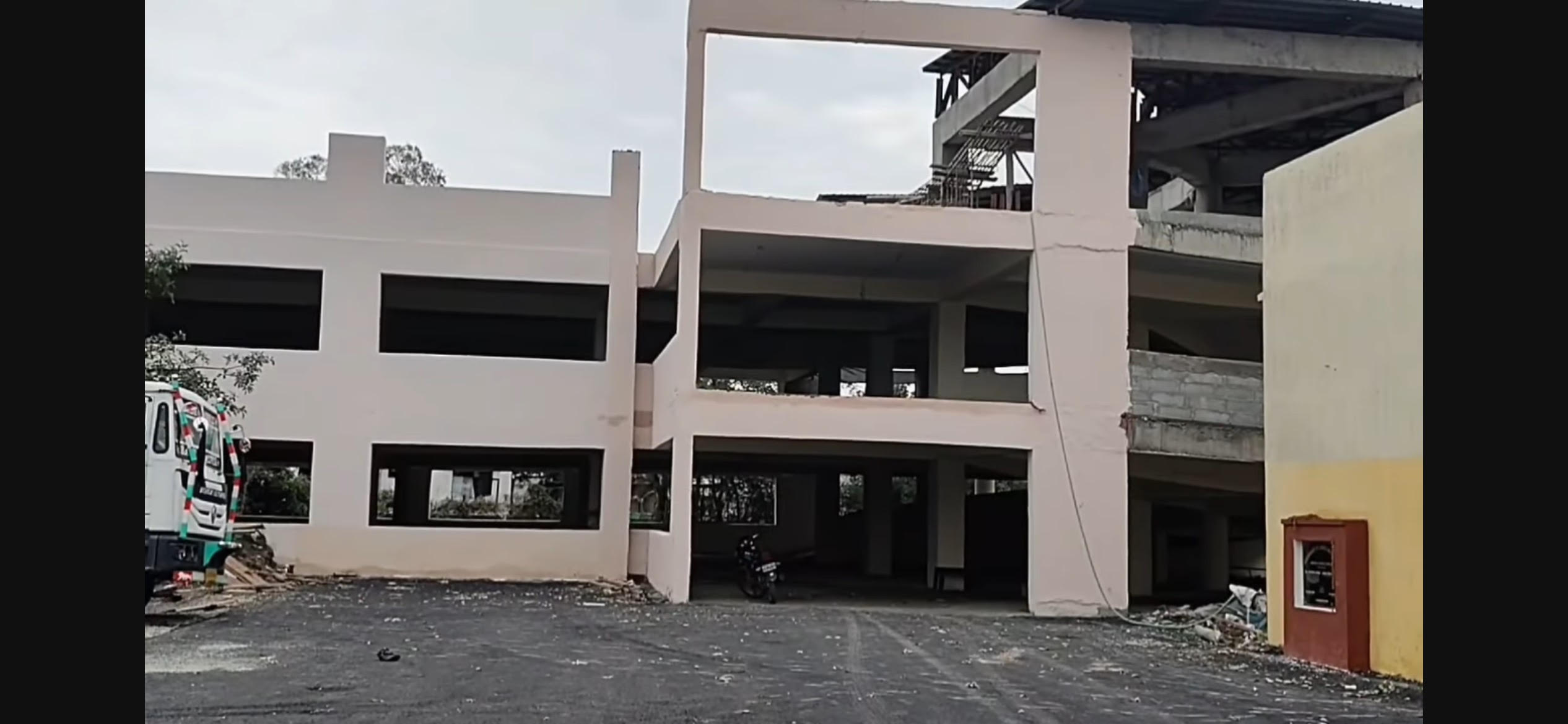 The multi-story parking built at a cost of Rs 4.30 crore is lying vacant, the problem of parking in the city is still the same The multi-story parking built at a cost of Rs 4.30 crore is lying vacant, the problem of parking in the city is still the same