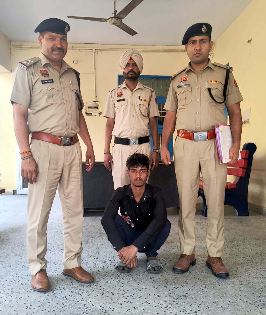 गिरफ्तार किया गया आरोपित गिरफ्तार किया गया आरोपित