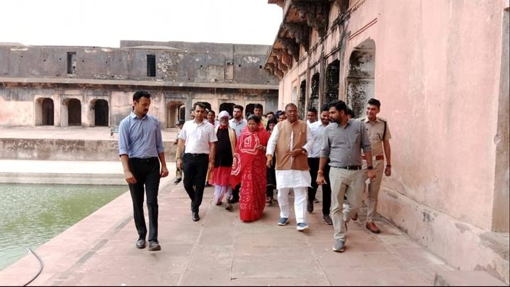 मंडलाः मंत्री संपतिया उइके और सांसद फग्गन सिंह कुलस्ते ने आदि उत्सव कार्यक्रम स्थल का जायजा लिया मंडलाः मंत्री संपतिया उइके और सांसद फग्गन सिंह कुलस्ते ने आदि उत्सव कार्यक्रम स्थल का जायजा लिया