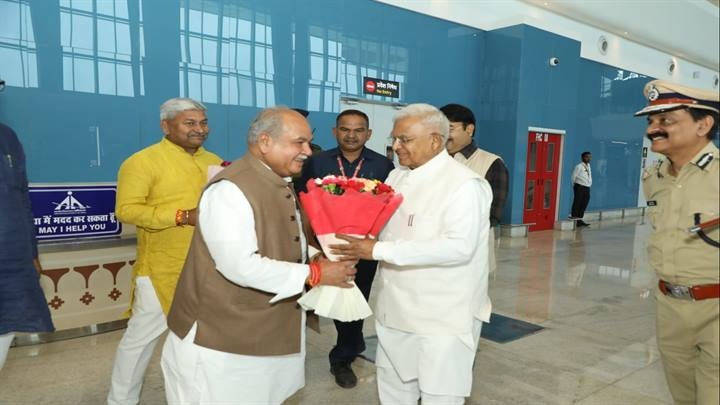 ग्वालियर पहुंचे राज्यपाल पटेल, विमानतल पर हुआ आत्मीय स्वागत ग्वालियर पहुंचे राज्यपाल पटेल, विमानतल पर हुआ आत्मीय स्वागत