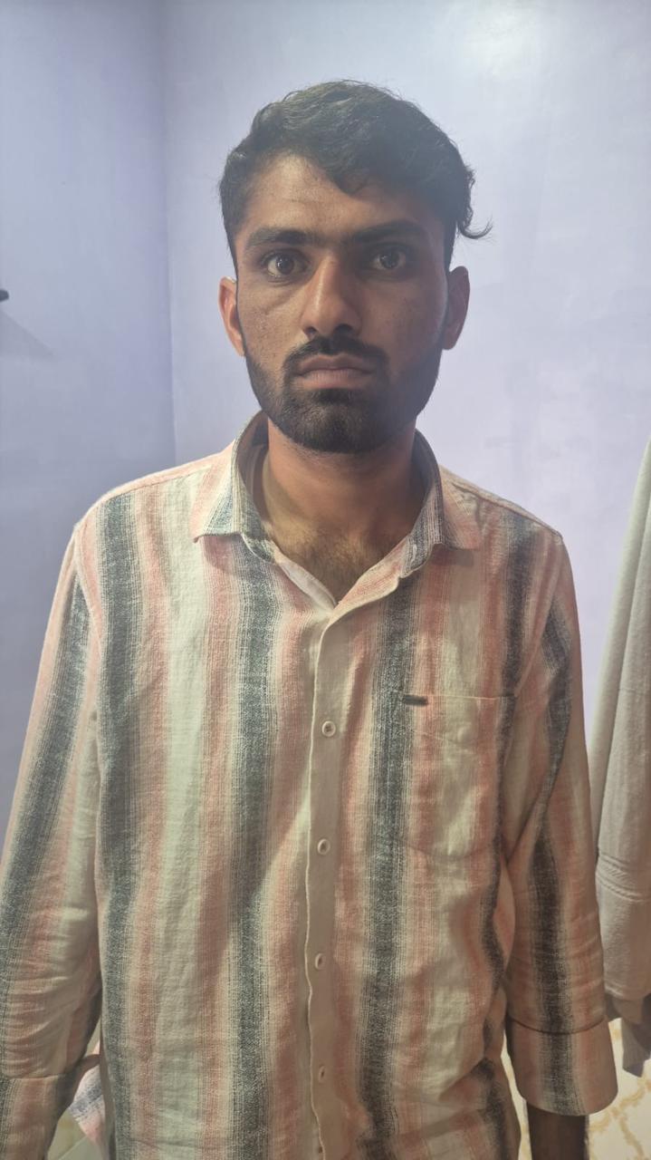 गिरफ्तार किया गया आरोपित गिरफ्तार किया गया आरोपित