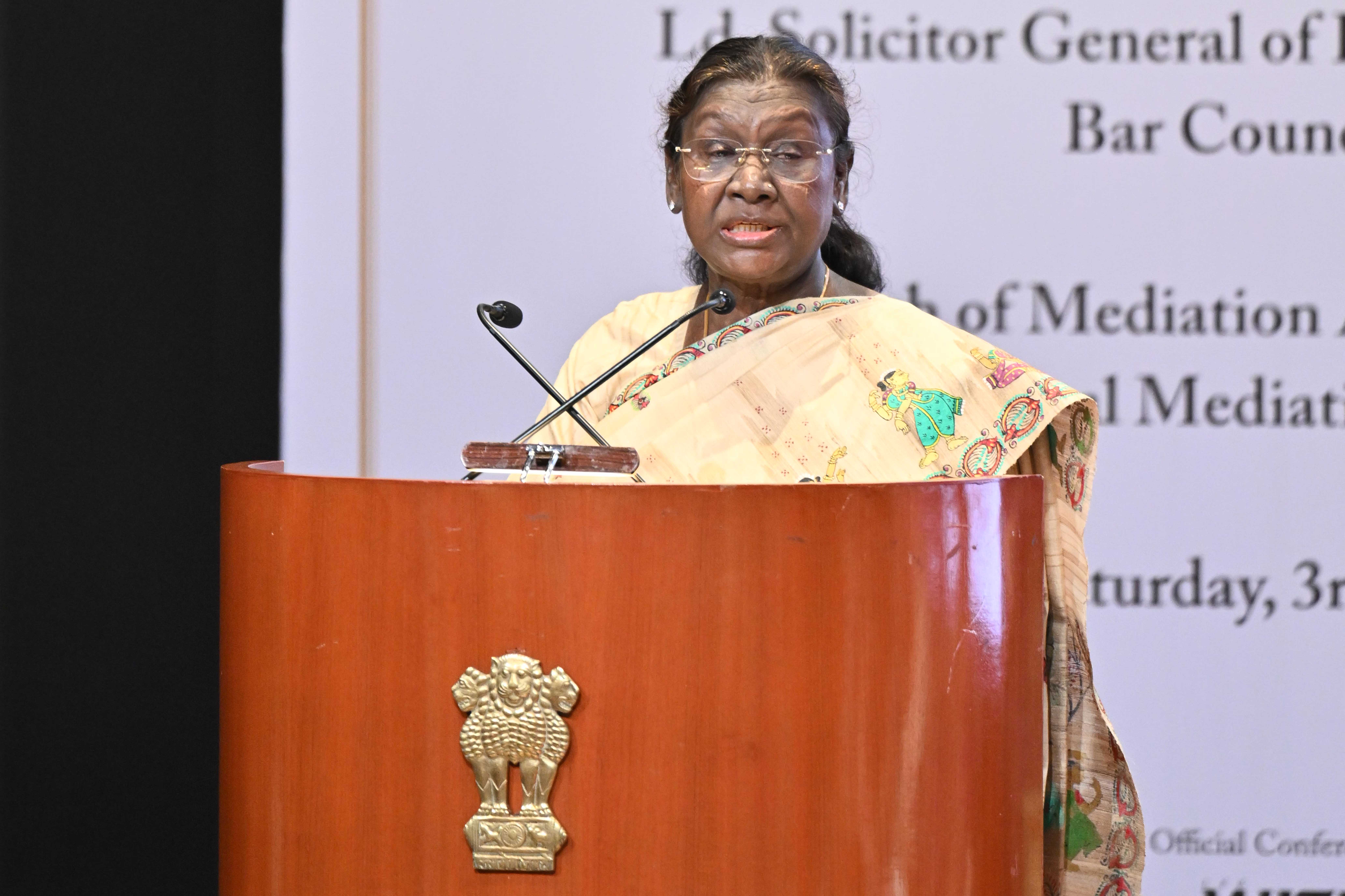 राष्ट्रपति द्रौपदी मुर्मु शनिवार को कार्यक्रम को संबोधित करते हुए राष्ट्रपति द्रौपदी मुर्मु शनिवार को कार्यक्रम को संबोधित करते हुए