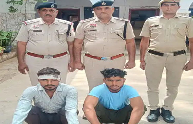 पुलिस की गिरफ्त में आरोपी। पुलिस की गिरफ्त में आरोपी।
