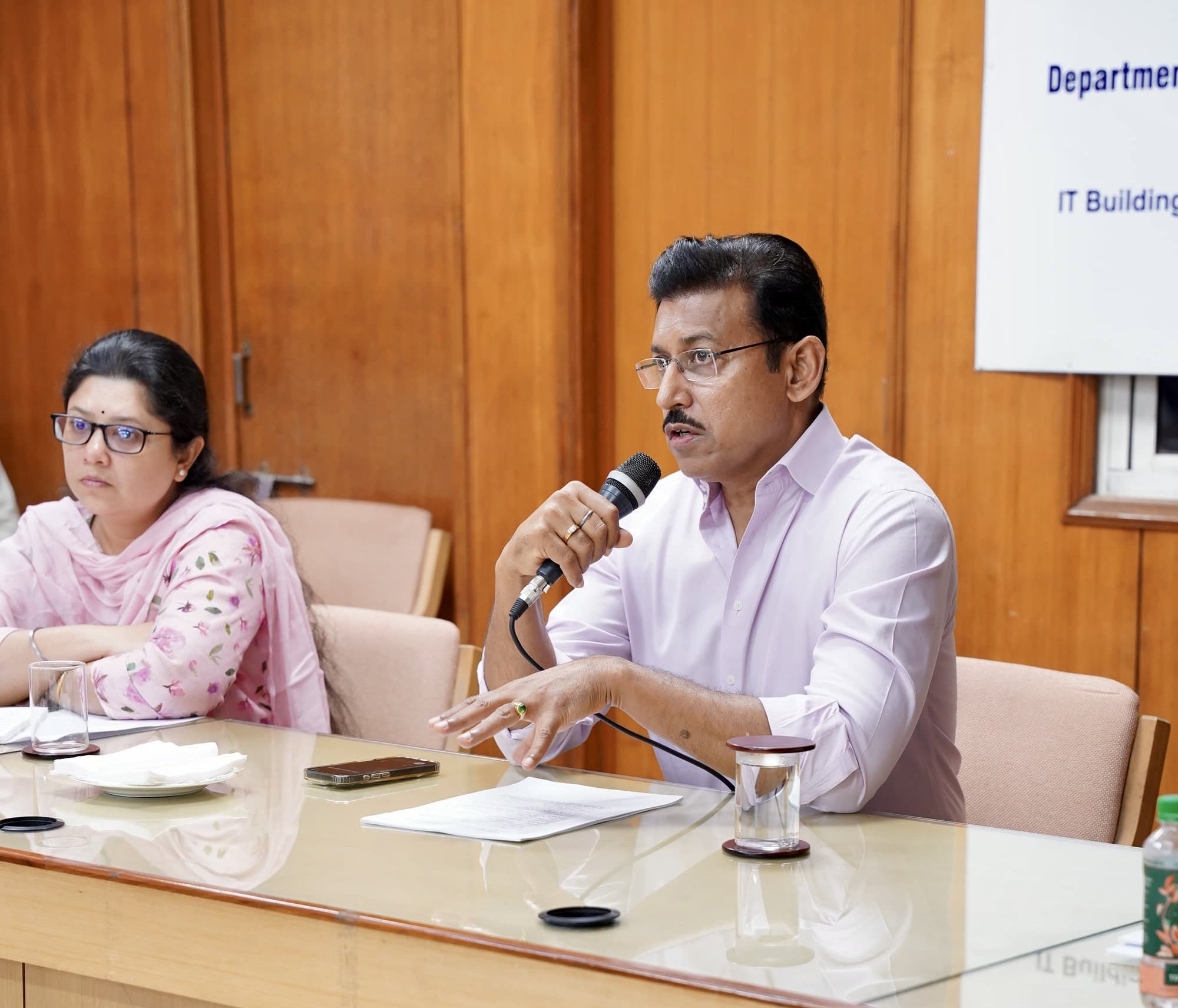 साइबर सिक्योरिटी में भी सर्वश्रेष्ठ बनेगा राजस्थान: आईटी मंत्री कर्नल राज्यवर्धन राठौड़ साइबर सिक्योरिटी में भी सर्वश्रेष्ठ बनेगा राजस्थान: आईटी मंत्री कर्नल राज्यवर्धन राठौड़