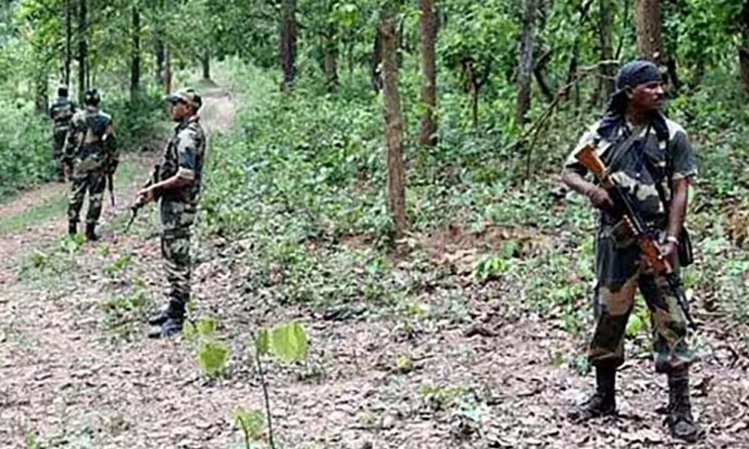 गरियाबंद में नक्सलियों और जवानों की मुठभेड़,फाइल फोटो गरियाबंद में नक्सलियों और जवानों की मुठभेड़,फाइल फोटो