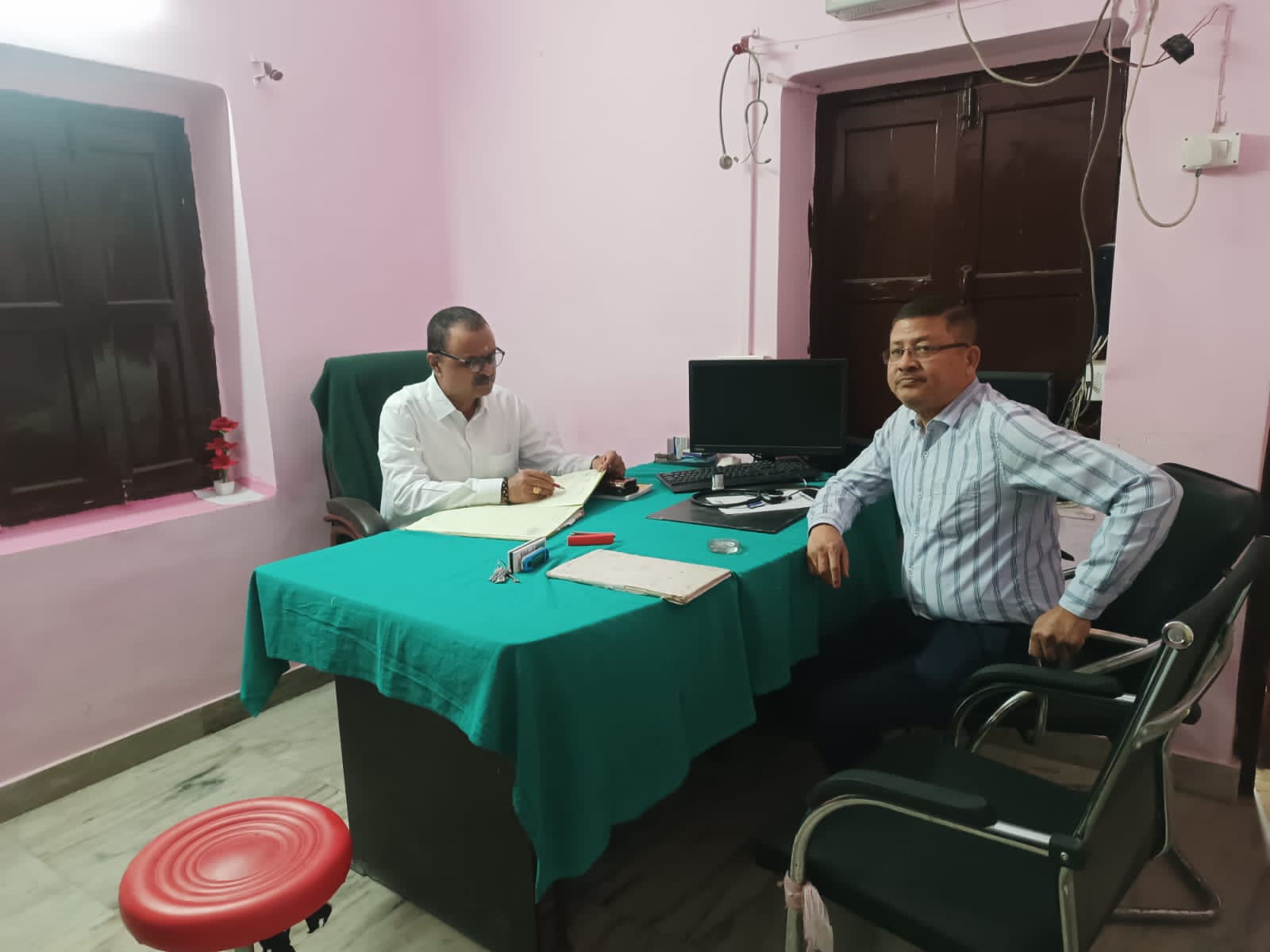 सीएमओ के निरीक्षण में इस्लामचक नगरीय स्वास्थ्य केंद्र पर समय से उपस्थित नहीं मिले चिकित्सक और कर्मचारी, वेतन रोका गया सीएमओ के निरीक्षण में इस्लामचक नगरीय स्वास्थ्य केंद्र पर समय से उपस्थित नहीं मिले चिकित्सक और कर्मचारी, वेतन रोका गया