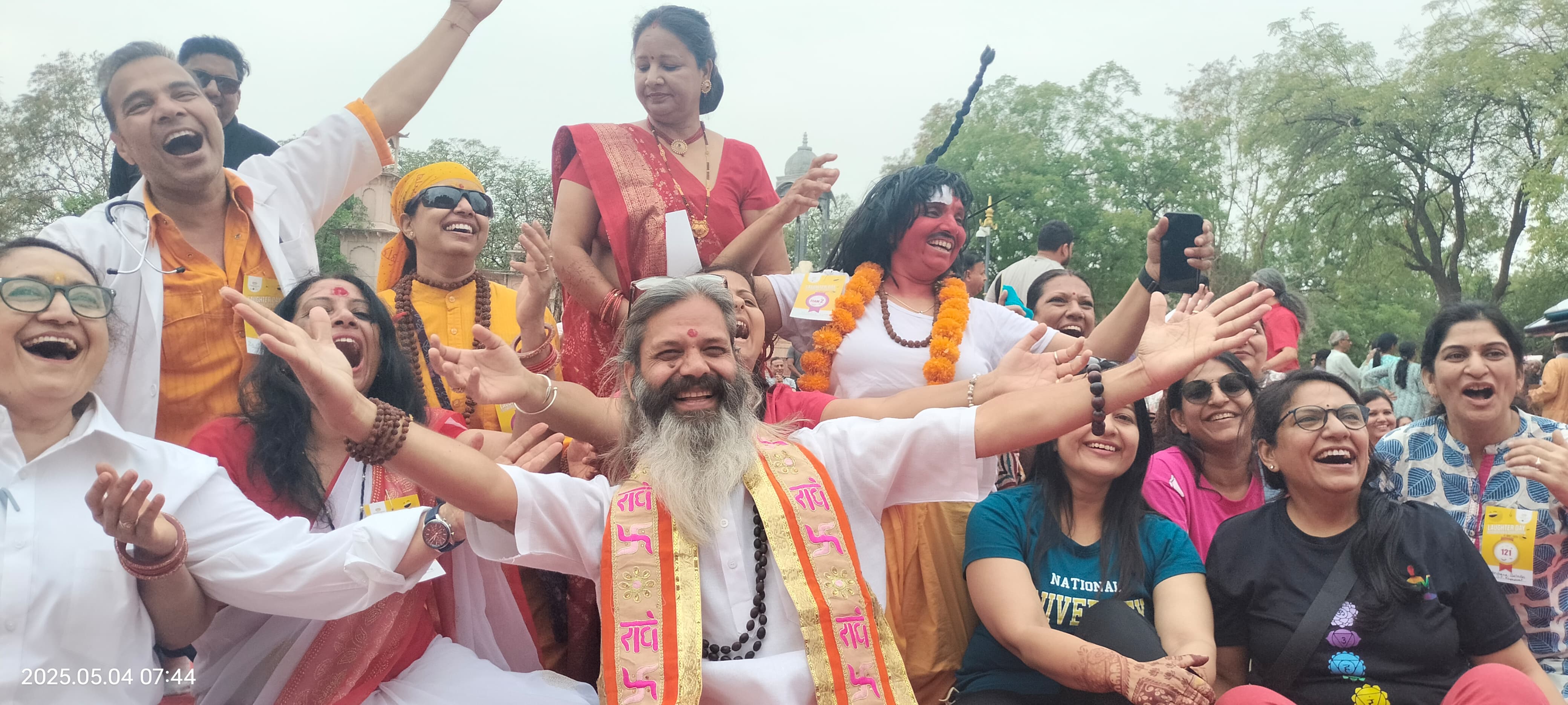 खुश रहो, मस्त रहो, हंसो मुस्कुराओ और बीमारी दूर करो: योगाचार्य ढाकाराम खुश रहो, मस्त रहो, हंसो मुस्कुराओ और बीमारी दूर करो: योगाचार्य ढाकाराम
