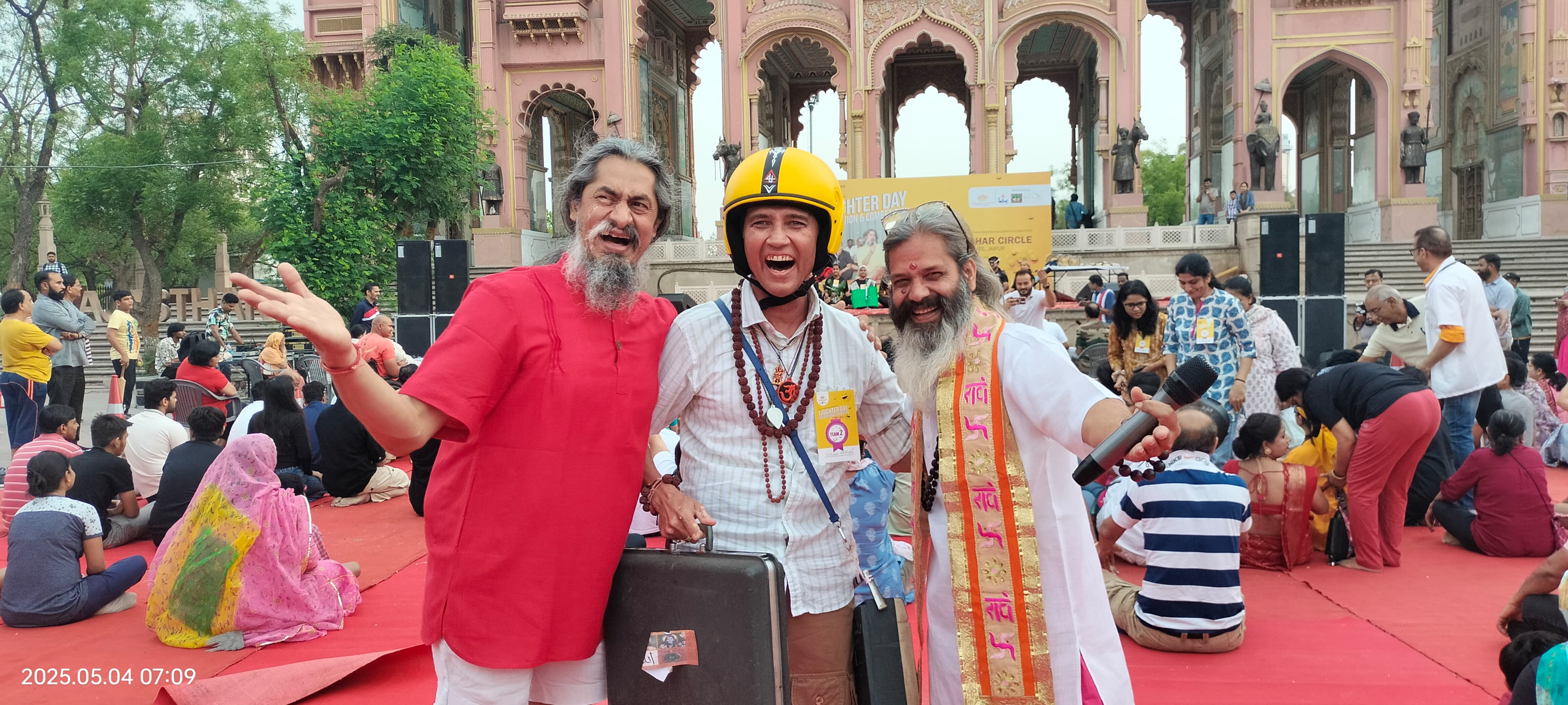 खुश रहो, मस्त रहो, हंसो मुस्कुराओ और बीमारी दूर करो: योगाचार्य ढाकाराम खुश रहो, मस्त रहो, हंसो मुस्कुराओ और बीमारी दूर करो: योगाचार्य ढाकाराम