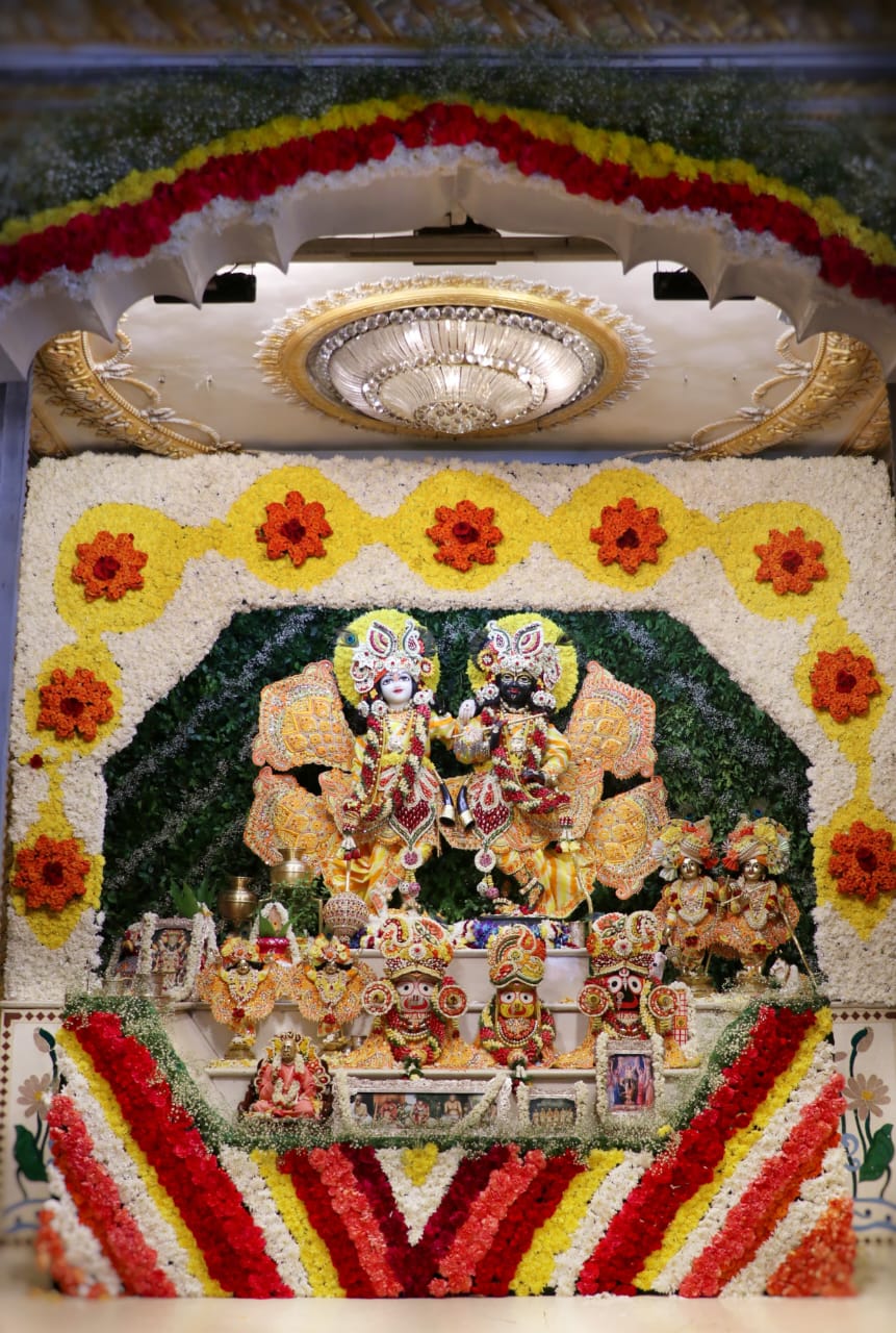गुप्त वृन्दावन धाम में पाटोत्सव: मधु पंडित दास ने किया महा अभिषेक गुप्त वृन्दावन धाम में पाटोत्सव: मधु पंडित दास ने किया महा अभिषेक
