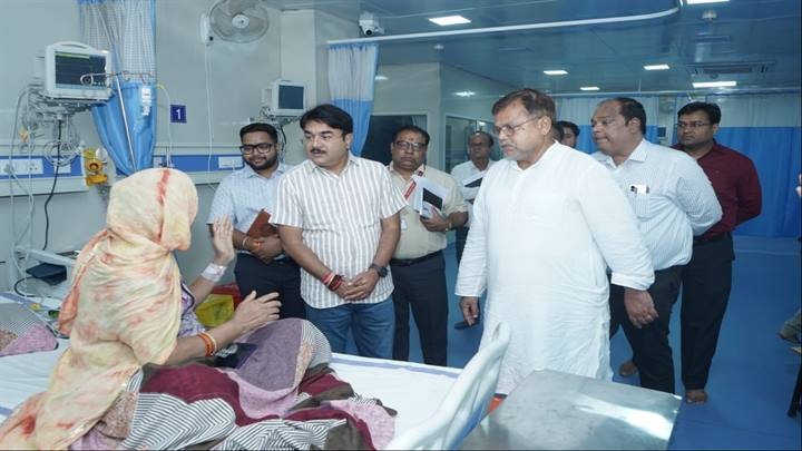 राज्य मंत्री पटेल द्वारा ग्वालियर जिले के विभिन्न स्वास्थ्य संस्थानों का निरीक्षण राज्य मंत्री पटेल द्वारा ग्वालियर जिले के विभिन्न स्वास्थ्य संस्थानों का निरीक्षण