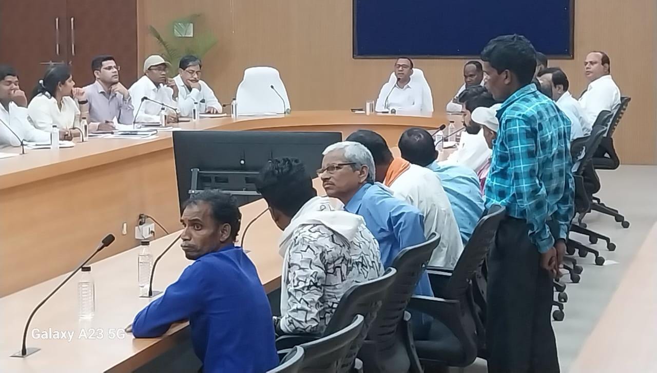 SECL दीपका मेगाप्रोजेक्ट अंतर्गत जिला स्तरीय पुनर्वास एवं पुनर्स्थापना समिति की बैठक सम्पन्न SECL दीपका मेगाप्रोजेक्ट अंतर्गत जिला स्तरीय पुनर्वास एवं पुनर्स्थापना समिति की बैठक सम्पन्न
