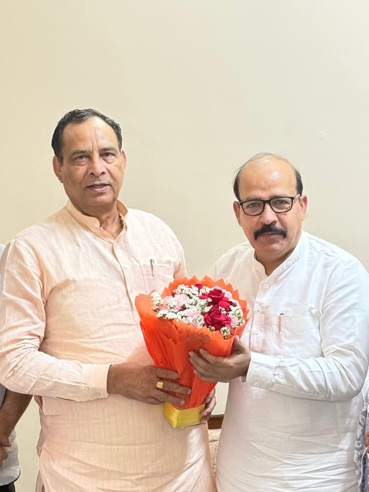 प्रदेशाध्यक्ष से मुलाकात करते हुए जिला अध्यक्ष राजेश सपरा प्रदेशाध्यक्ष से मुलाकात करते हुए जिला अध्यक्ष राजेश सपरा