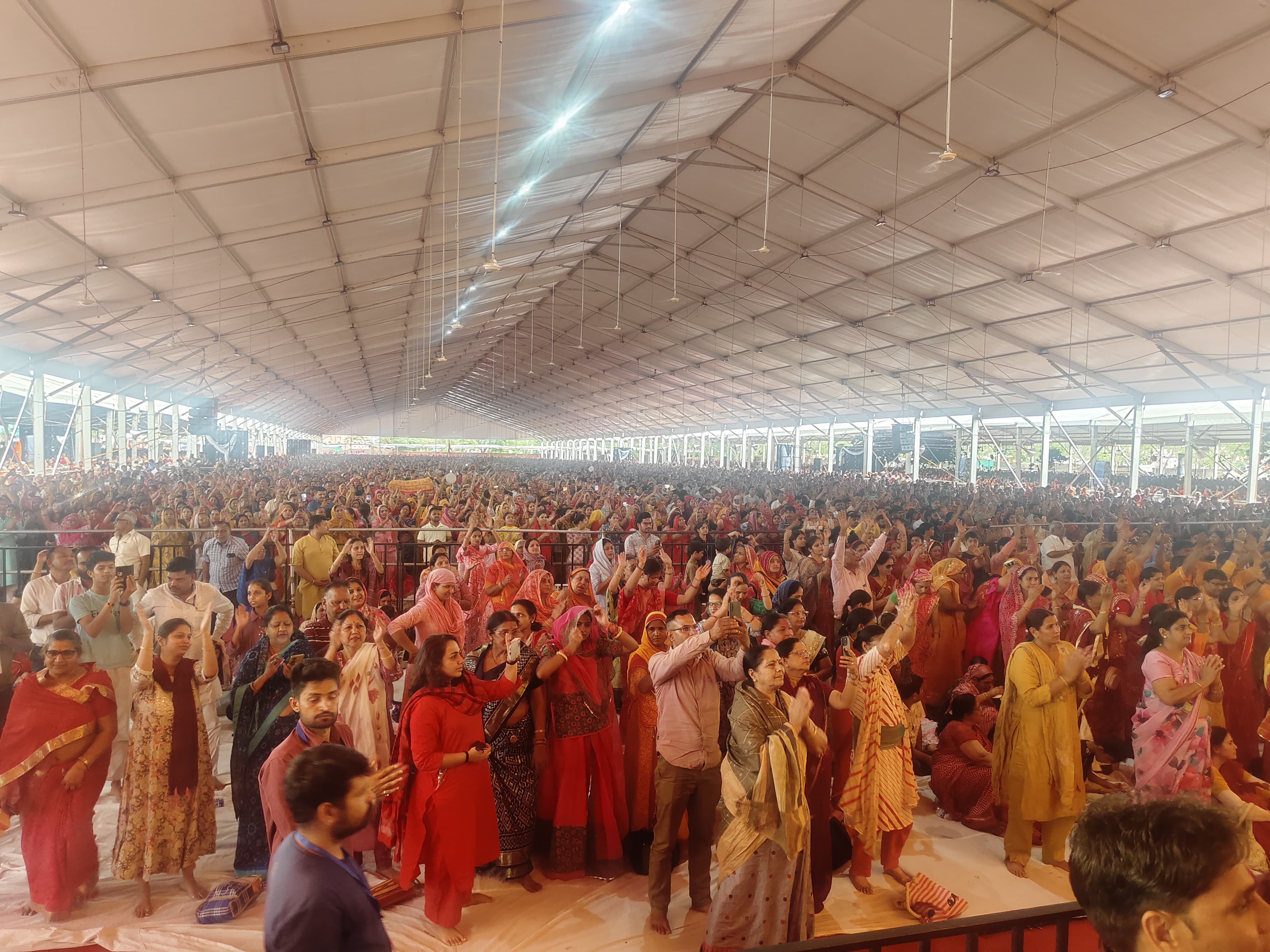 शिव महापुराण में लव जिहाद को लेकर कथा वाचक प्रदीप मिश्रा ने दी नसीहत