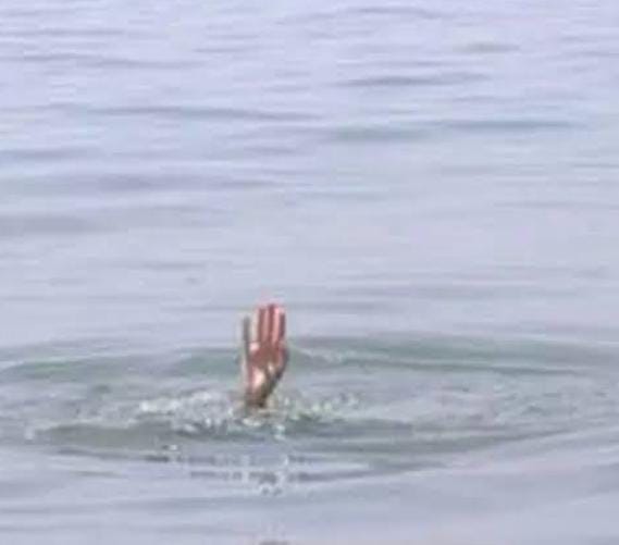 नंदी डूबने का प्रतीकात्मक छाया चित्र नंदी डूबने का प्रतीकात्मक छाया चित्र
