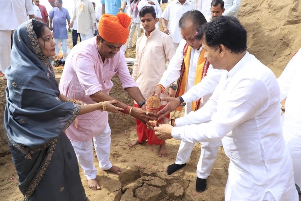 आदर्श विद्या मंदिर उच्च प्राथमिक विद्यालय का भूमि पूजन आदर्श विद्या मंदिर उच्च प्राथमिक विद्यालय का भूमि पूजन