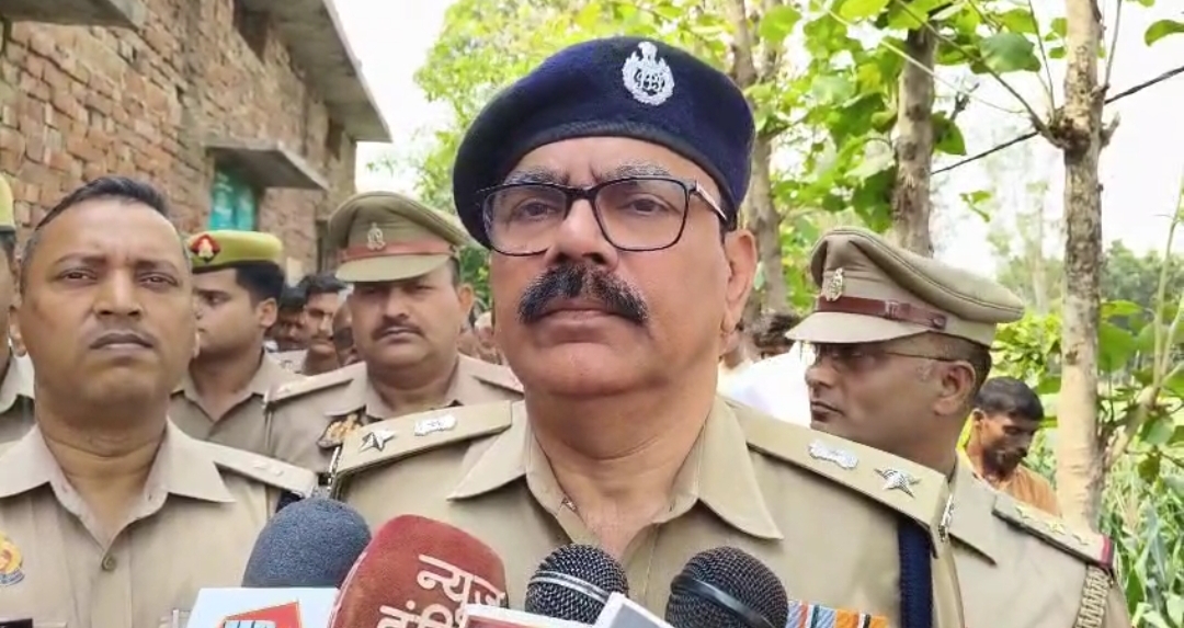 घटना की जानकारी देते एसपी घटना की जानकारी देते एसपी