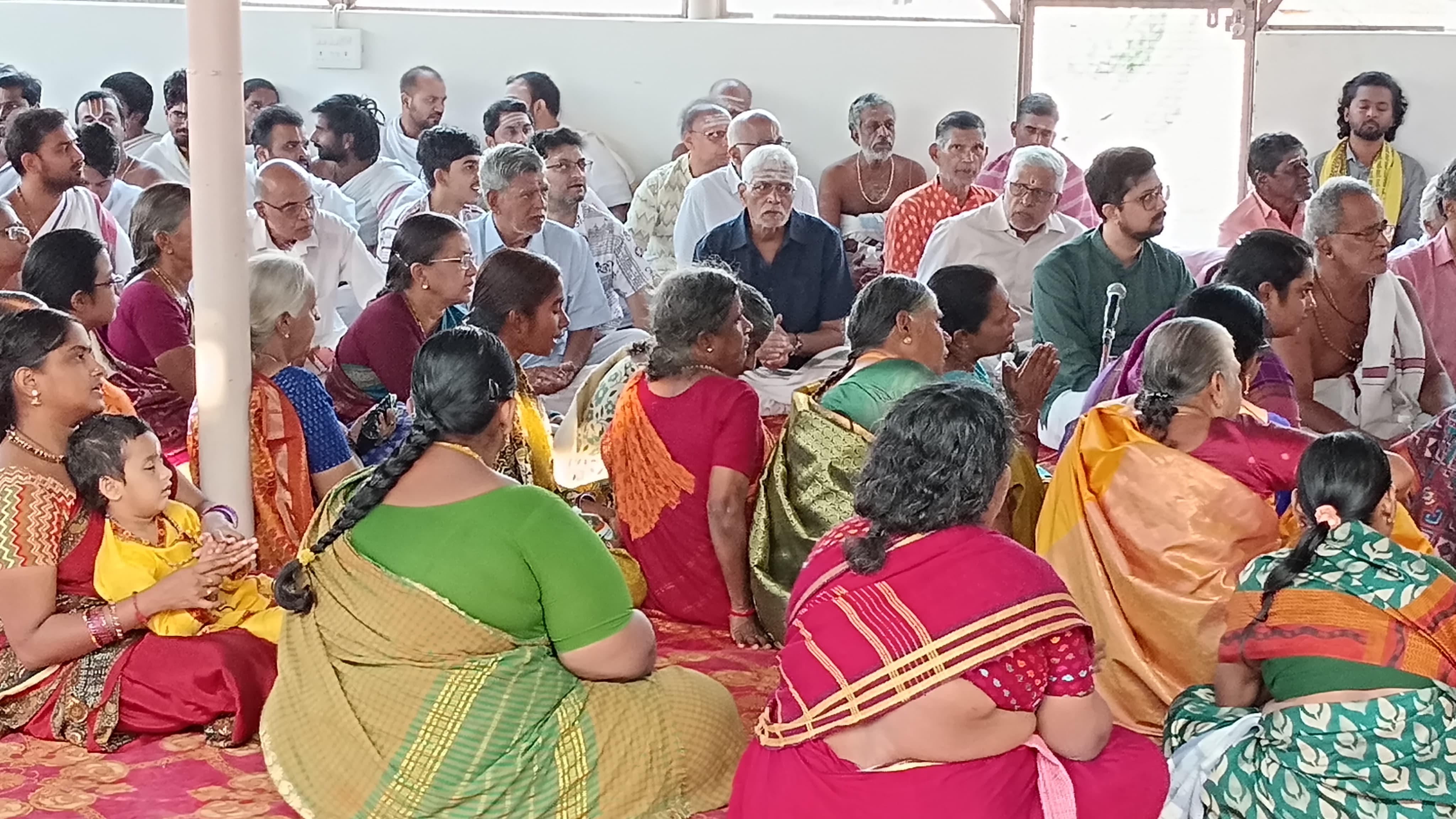 श्री राम जन्मभूमि में चेन्नई से आए श्रद्धालुओं का ने किया पारायण श्री राम जन्मभूमि में चेन्नई से आए श्रद्धालुओं का ने किया पारायण