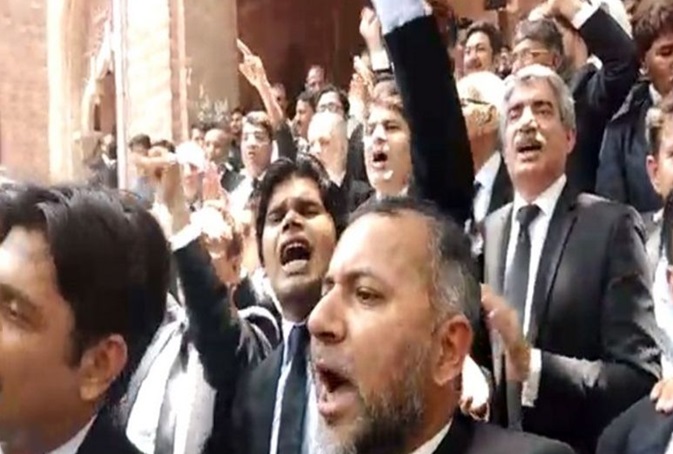 पाकिस्तान में वकीलों की विरोध रैली का फाइल फोटो। पाकिस्तान में वकीलों की विरोध रैली का फाइल फोटो।