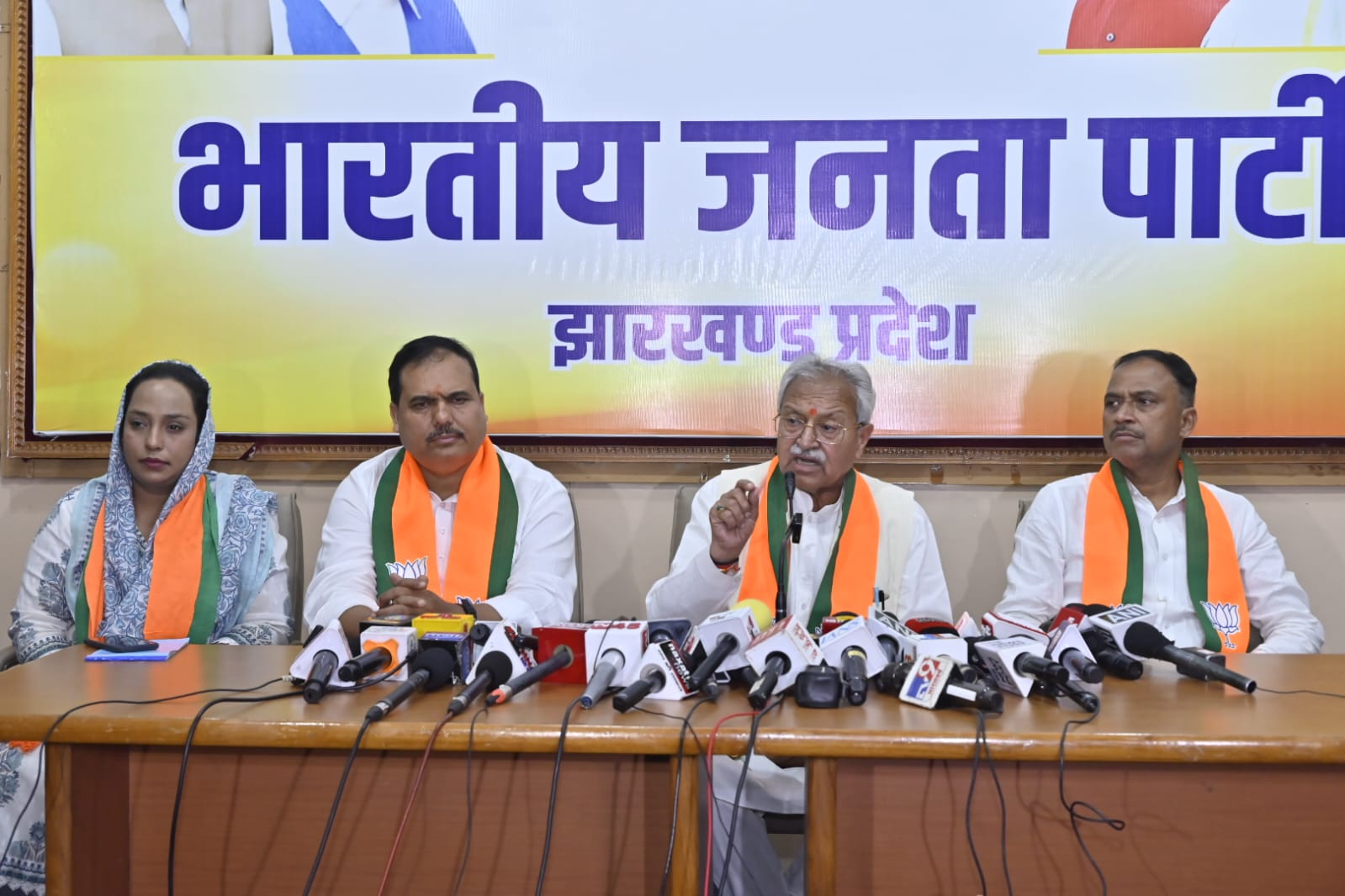 भाजपा प्रदेश प्रभारी सहित अन्य भाजपा प्रदेश प्रभारी सहित अन्य