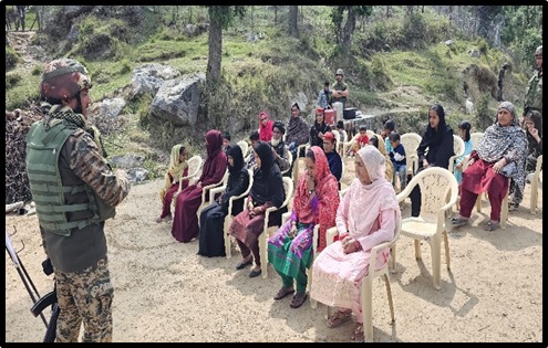 वयाखयान में भाग लेती महिलाएं्् वयाखयान में भाग लेती महिलाएं््