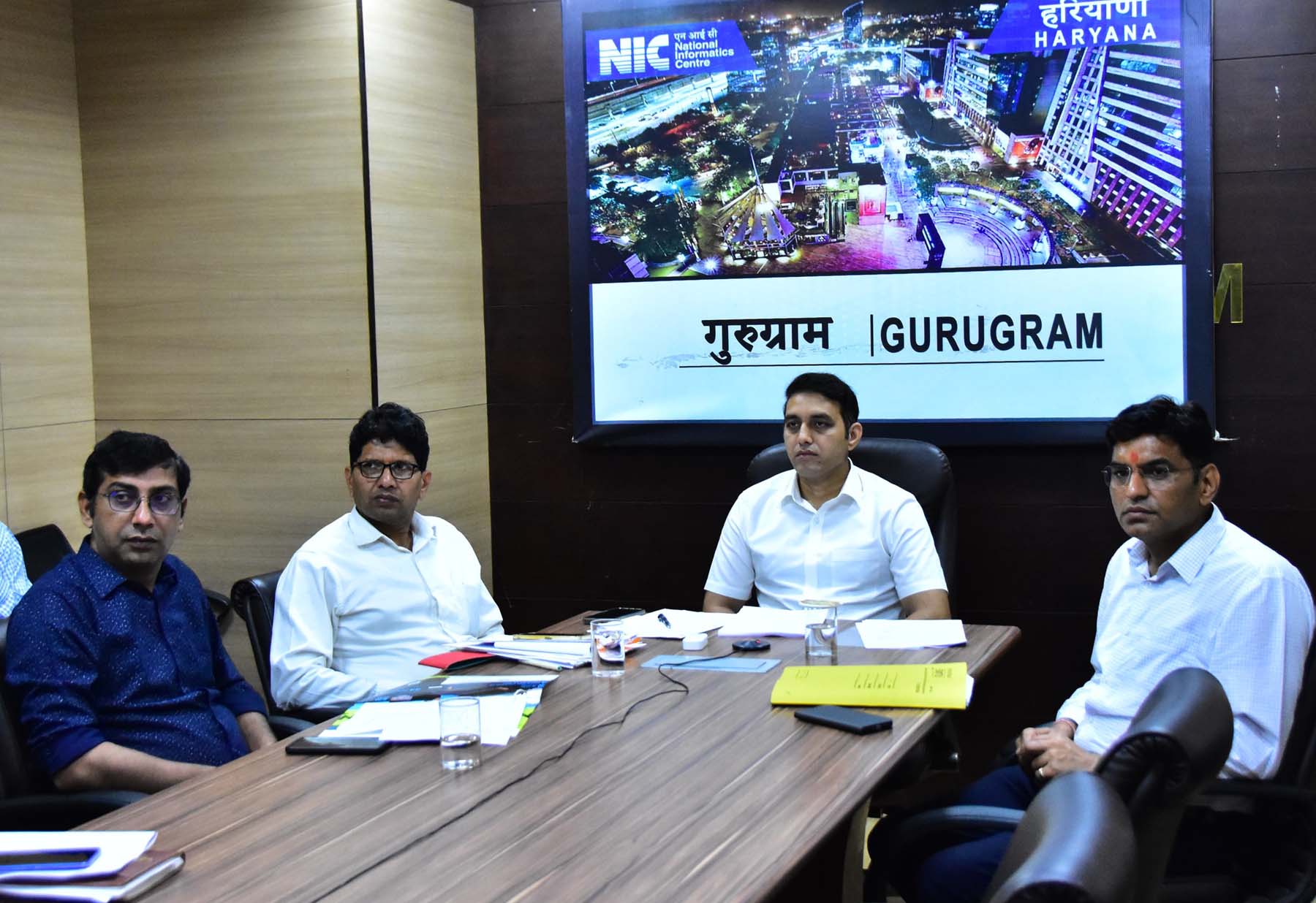 चंडीगढ़ से मुख्यमंत्री के साथ विभिन्न स्कीमों के तहत जारी की गई पेंशन के दौरान मौजूद गुरुग्राम के डीसी अजय कुमार व अन्य अधिकारी। चंडीगढ़ से मुख्यमंत्री के साथ विभिन्न स्कीमों के तहत जारी की गई पेंशन के दौरान मौजूद गुरुग्राम के डीसी अजय कुमार व अन्य अधिकारी।