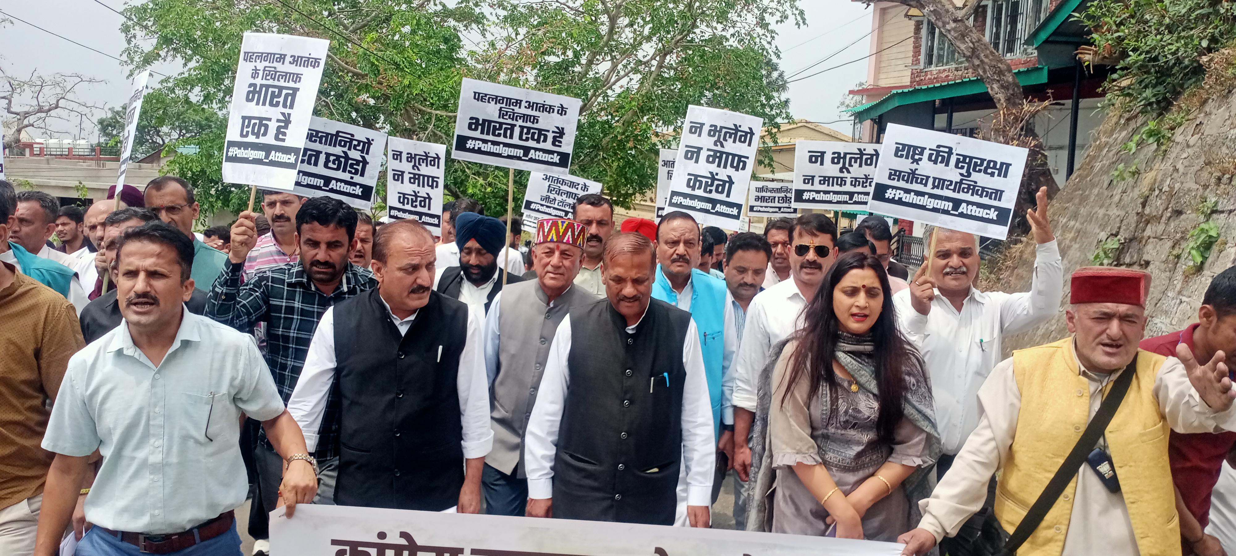 पूर्व मंत्री व् पोंटा के विधायक सुखराम चौधरी ने प्रदेश सरकार पर किया तीखा हमला पूर्व मंत्री व् पोंटा के विधायक सुखराम चौधरी ने प्रदेश सरकार पर किया तीखा हमला
