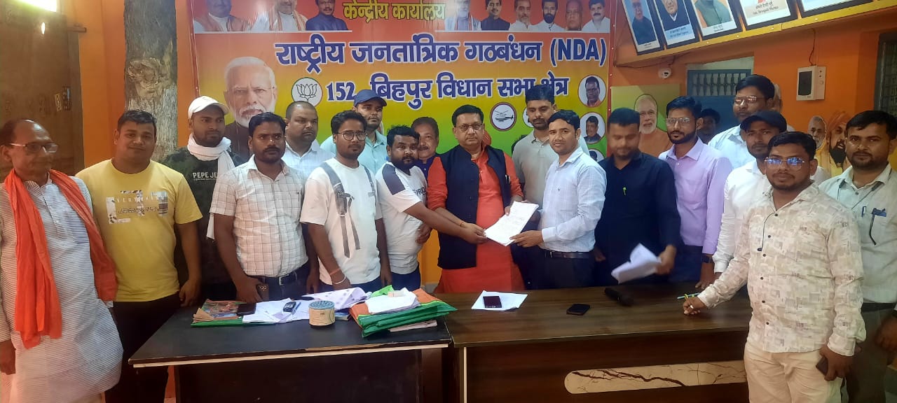 विधायक से मिलता प्रतिनिधिमंडल विधायक से मिलता प्रतिनिधिमंडल