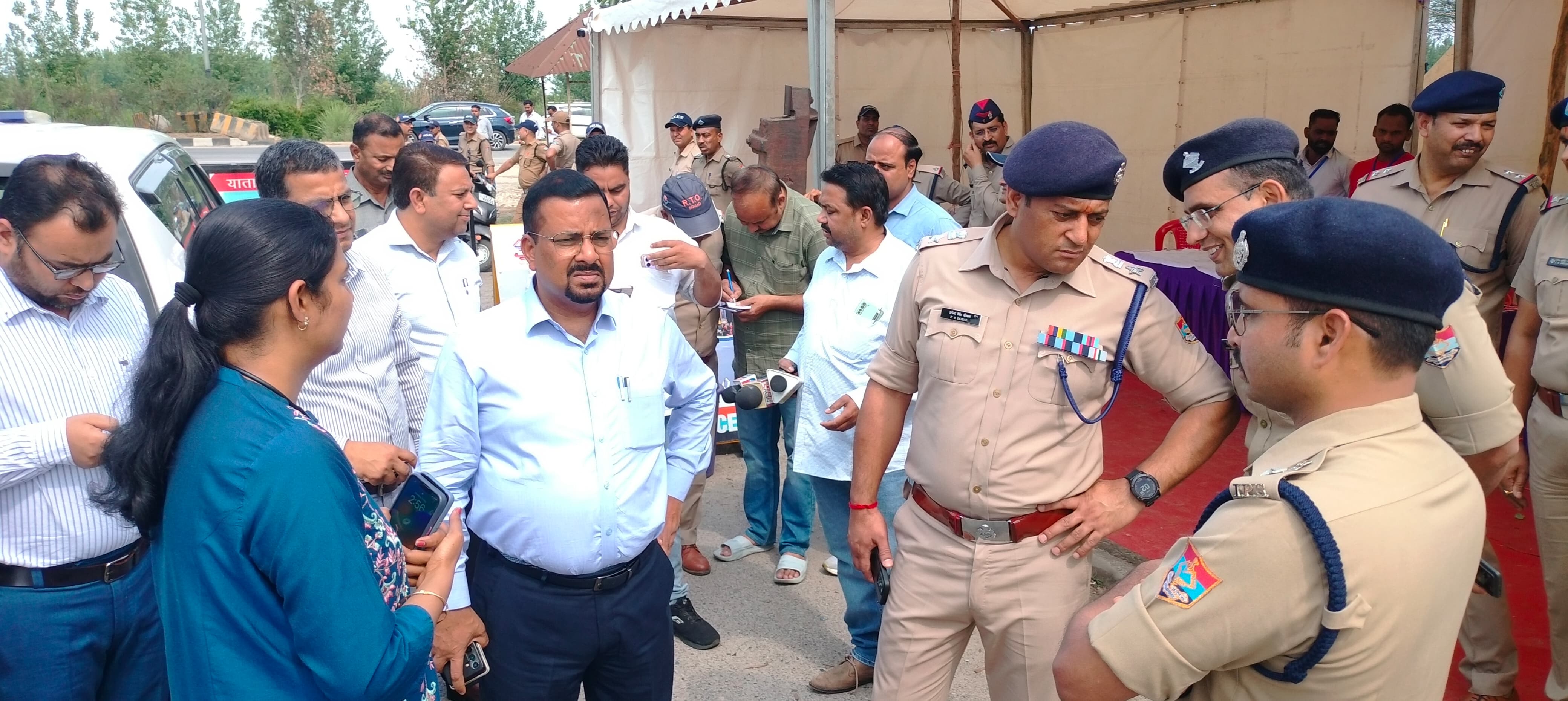 निरीक्षण करते डीएम व एसएसपी निरीक्षण करते डीएम व एसएसपी