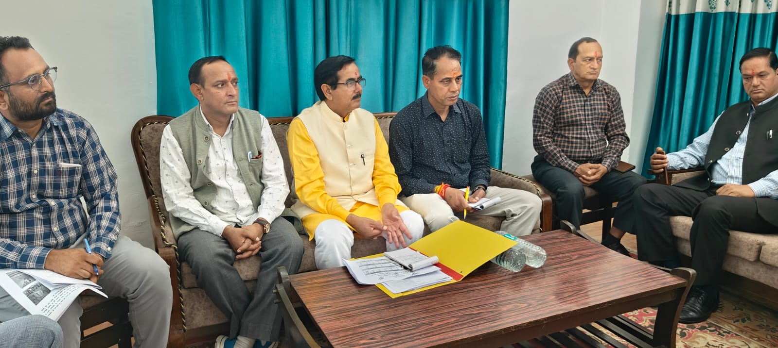 अब तक गंगोत्री-यमुनोत्री धाम में 79 हजार 933 तीर्थ यात्री कर चुके दर्शन अब तक गंगोत्री-यमुनोत्री धाम में 79 हजार 933 तीर्थ यात्री कर चुके दर्शन