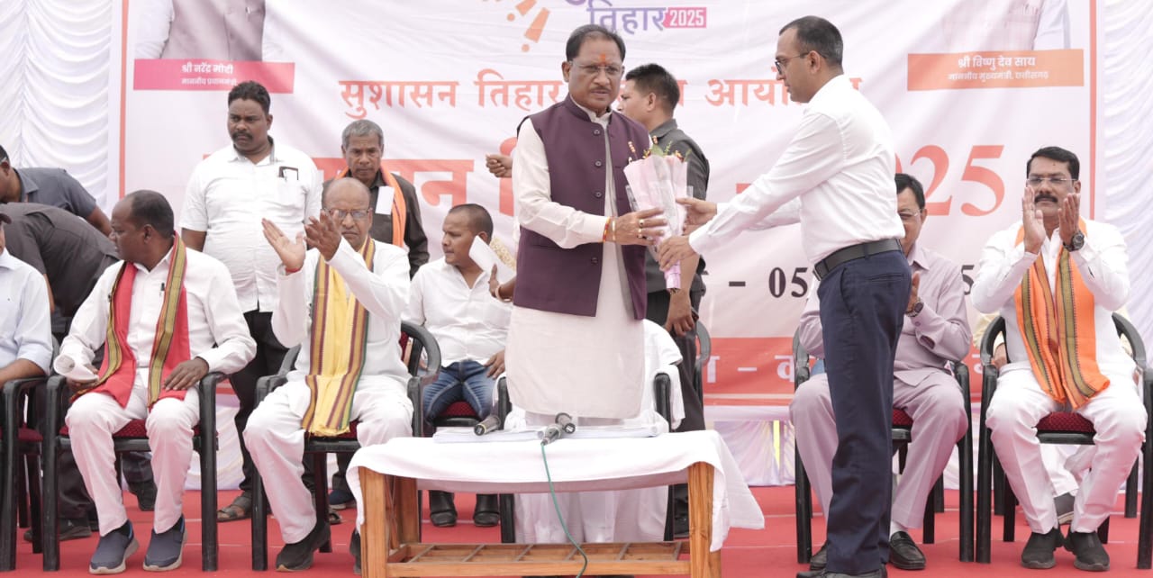 हम आपके सेवक है और आप अपनी समस्याओं को हमे जरूर बताएं:मुख्यमंत्री हम आपके सेवक है और आप अपनी समस्याओं को हमे जरूर बताएं:मुख्यमंत्री