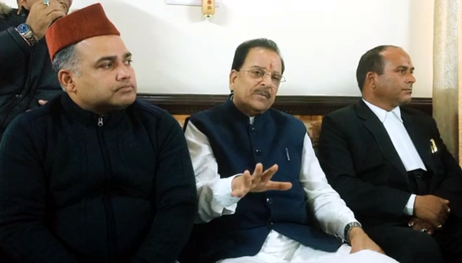 नैनीताल में पत्रकार वार्ता करते सांसद अजय भट्ट। नैनीताल में पत्रकार वार्ता करते सांसद अजय भट्ट।
