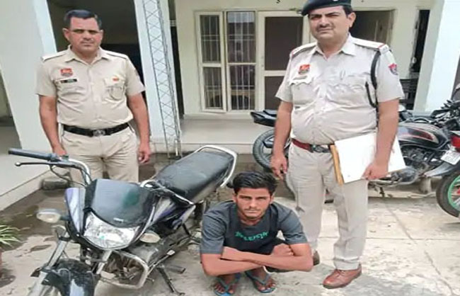 पुलिस की गिरफ्त में आरोपी। पुलिस की गिरफ्त में आरोपी।