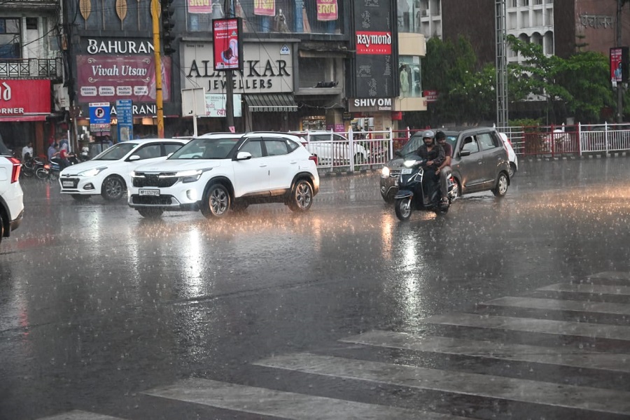 भोपाल शहर में सोमवार दोपहर में हुई झमाझम बारिश भोपाल शहर में सोमवार दोपहर में हुई झमाझम बारिश