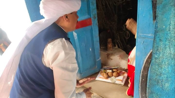 चौगान देव मढ़िया के दर्शन कर पूजा अर्चना की चौगान देव मढ़िया के दर्शन कर पूजा अर्चना की