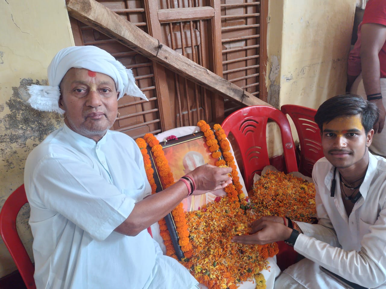 हरिद्वारी पट्टी के बाबा तुलसीदास काे किया नमन हरिद्वारी पट्टी के बाबा तुलसीदास काे किया नमन
