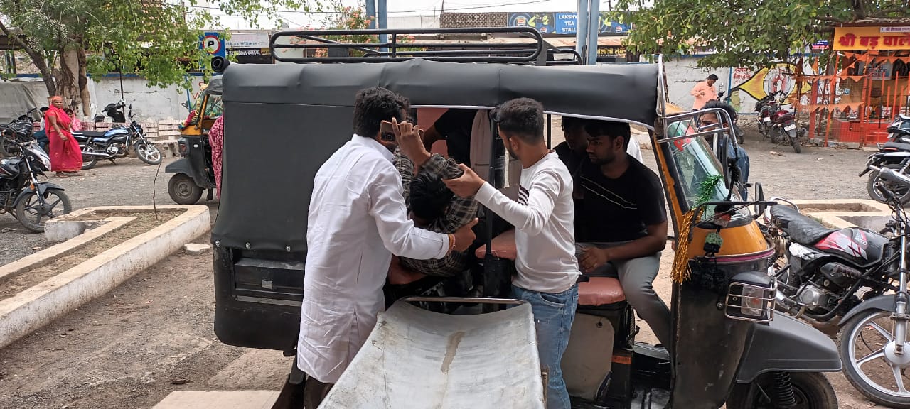बाइक चालक एमआर घायल, हालत गंभीर बाइक चालक एमआर घायल, हालत गंभीर