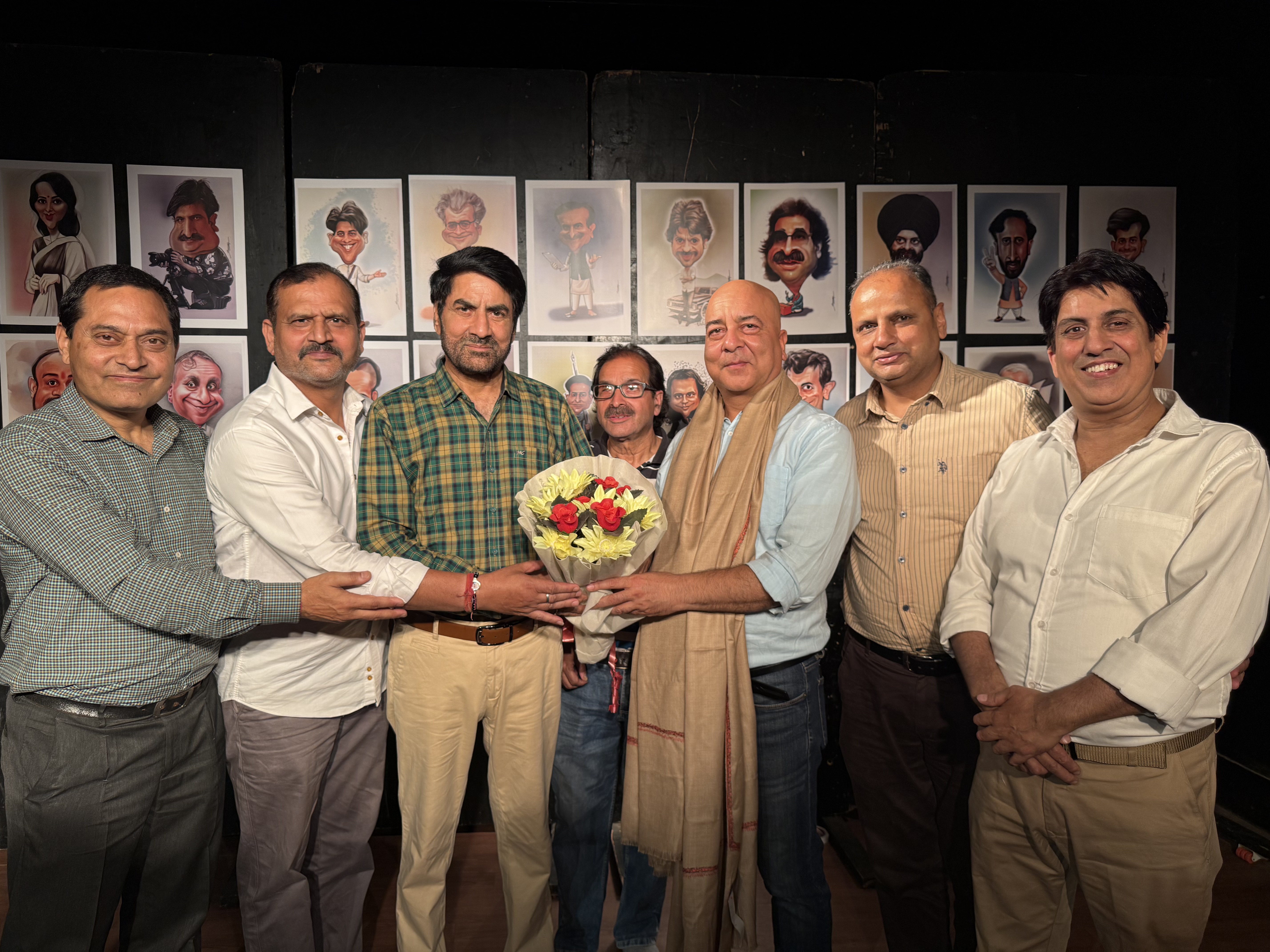 नटरंग ने विश्व कार्टूनिस्ट दिवस मनाया, प्रख्यात कार्टूनिस्ट चंदर शेखर को सम्मानित किया नटरंग ने विश्व कार्टूनिस्ट दिवस मनाया, प्रख्यात कार्टूनिस्ट चंदर शेखर को सम्मानित किया