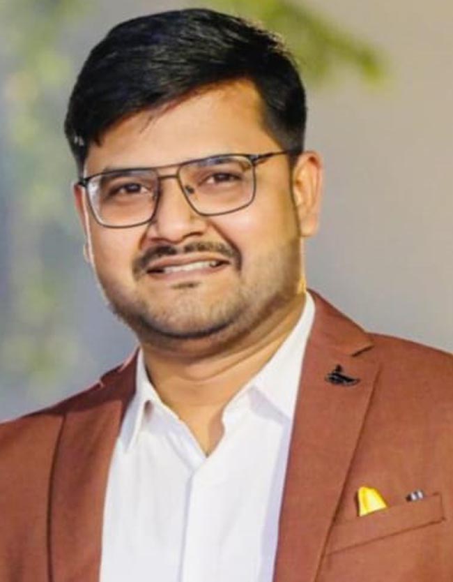 डॉ नीलेश डॉ नीलेश