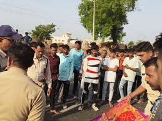 ट्रक की टक्कर से बुजुर्ग की मौत ट्रक की टक्कर से बुजुर्ग की मौत