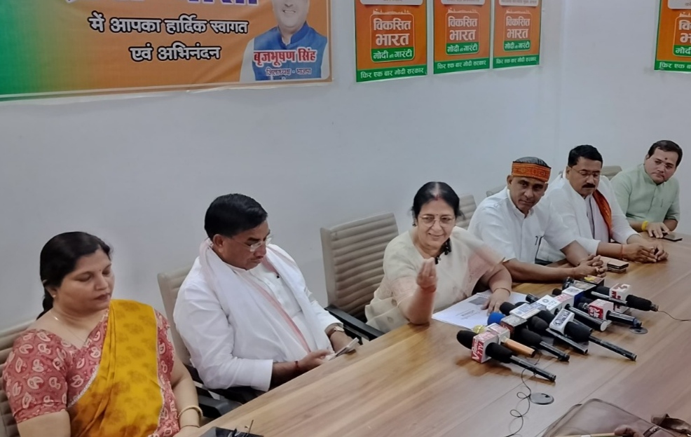 पत्रकार वार्ता को सम्बोधित करती काशी काशी क्षेत्र की क्षेत्रीय उपाध्यक्ष व जिला प्रभारी सरोज कुशवाहा पत्रकार वार्ता को सम्बोधित करती काशी काशी क्षेत्र की क्षेत्रीय उपाध्यक्ष व जिला प्रभारी सरोज कुशवाहा