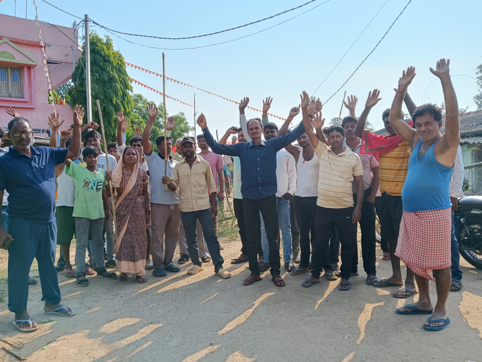 सडक़ जाम करते लोग सडक़ जाम करते लोग