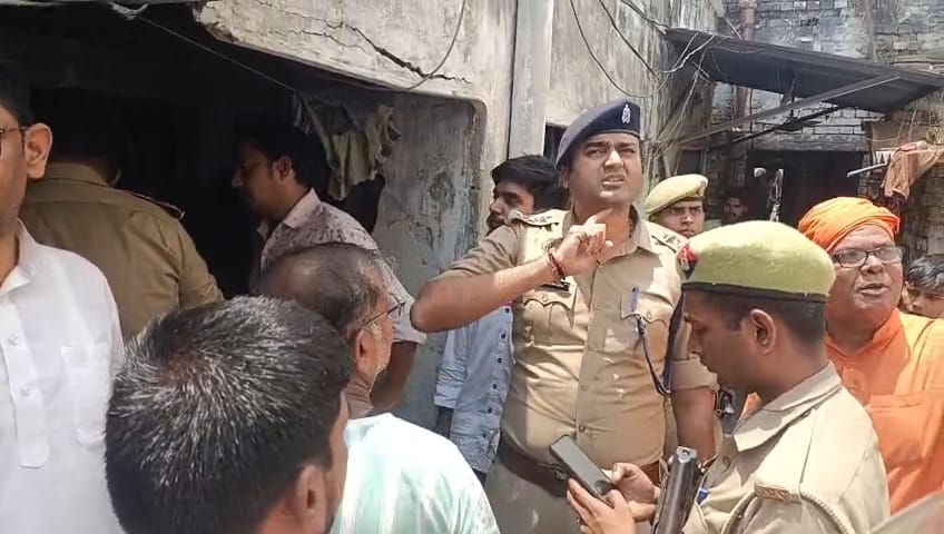 मौके पर अफसर मौके पर अफसर