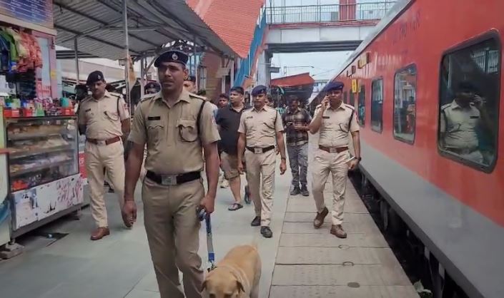 न्यू जलपाईगुड़ी स्टेशन की सुरक्षा बढ़ाई गई न्यू जलपाईगुड़ी स्टेशन की सुरक्षा बढ़ाई गई
