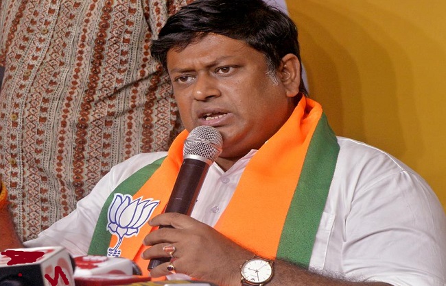 केंद्रीय मंत्री व भाजपा के प्रदेश अध्यक्ष सुकांत मजूमदार केंद्रीय मंत्री व भाजपा के प्रदेश अध्यक्ष सुकांत मजूमदार